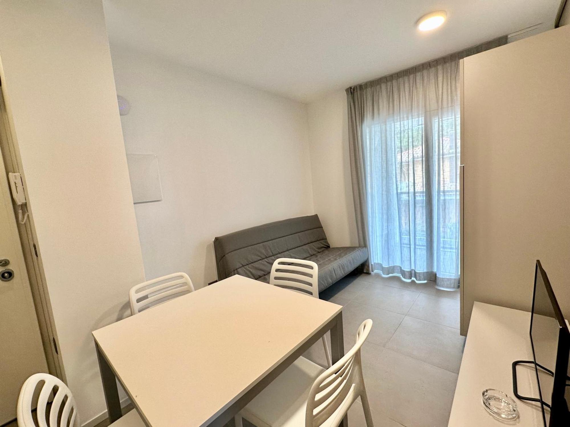 Nuovo Condominio Con Piscina E Garage بيبيوني المظهر الخارجي الصورة